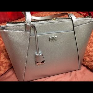 MK silver shoulder bag !!